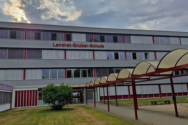 Au&szlig;enansicht der Landrat-Gruber-Schule in Dieburg