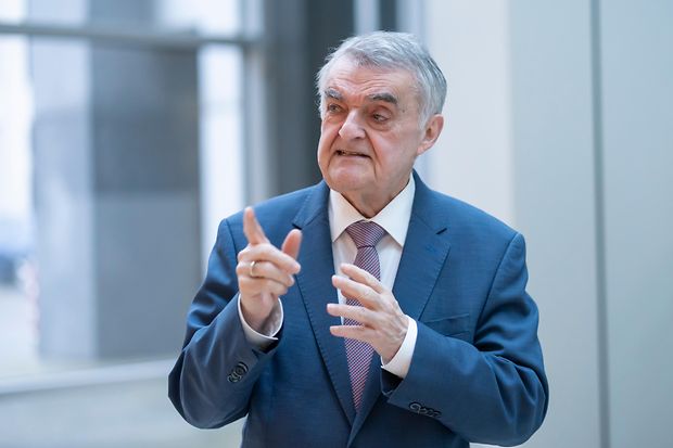 Portrait von Herbert Reul, Minister des Innern des Landes Nordrhein-Westfalen