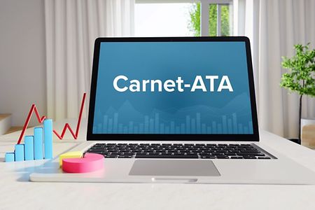 Laptop mit der Aufschrift &bdquo;Carnet-ATA&ldquo;.