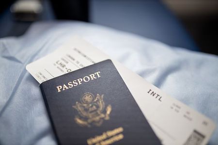 US-Pass mit Flugticket.