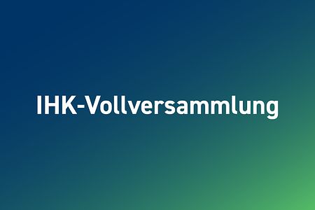 Grafik mit der Aufschrift "IHK-Vollversammlung" auf blau-gr&uuml;nem Hintergrund.