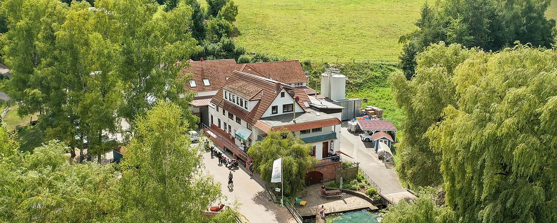 Drei Eisbechersorten der Molkerei H&uuml;ttenthal