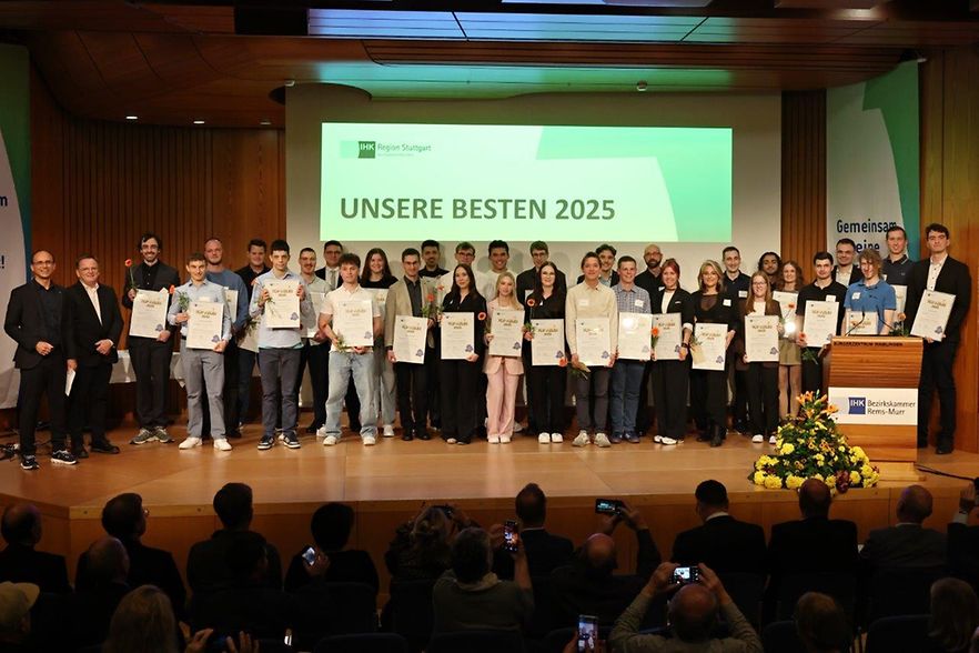 alle Preistr&auml;ger auf der B&uuml;hne