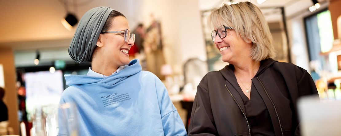 Salima Benhamza aus Marokko und Unternehmerin Eva-Maria Lindemann aus Nottuln