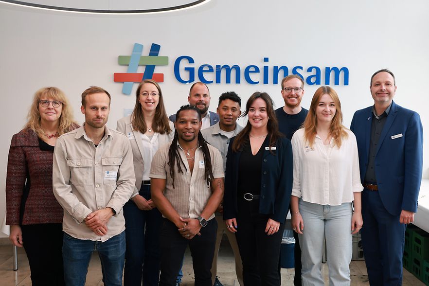 Gruppe von Menschen beim Bildungskongress