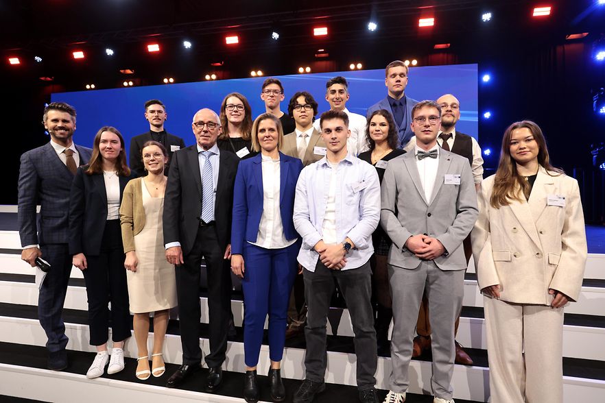 Die bundesbesten Azubis aus Hessen bei der Nationalen Bestenehrung in Berlin.