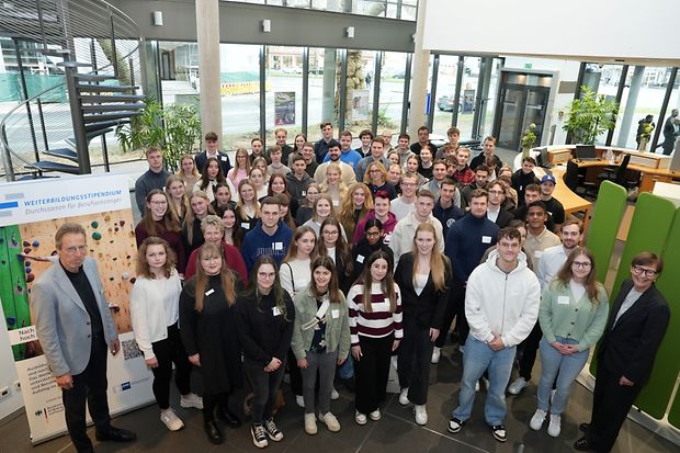 Gruppenfoto von Teilnehmenden einer Veranstaltung zum Weiterbildungsstipendium