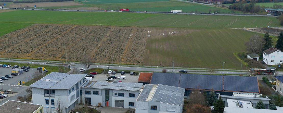 Luftaufnahme des Firmengel&auml;nde der Primes GmbH mit der Autobahn im Hintergrund