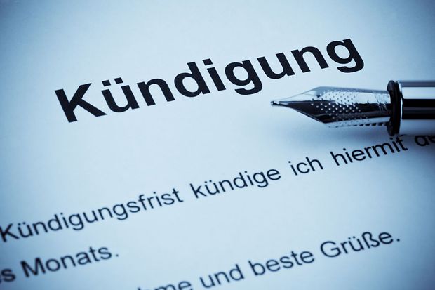 K&uuml;ndigungsschreiben mit F&uuml;ller auf Dokument