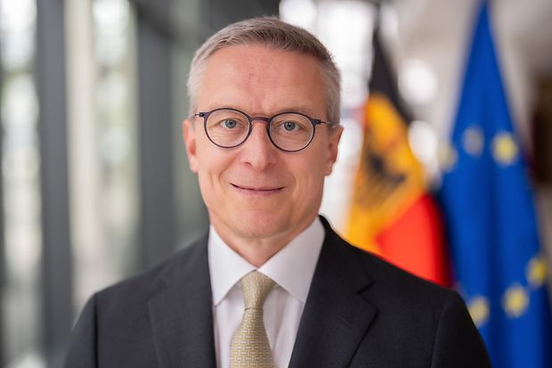 Portr&auml;t von Bundesdigitalminister Dr. Karsten Wildberger.