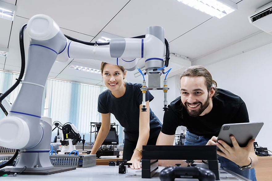 Roboter-Azubis_GettyImages_Indexbild