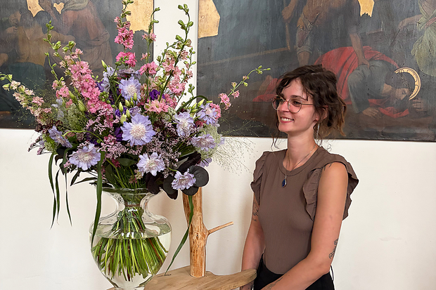 Floristen mit Blume